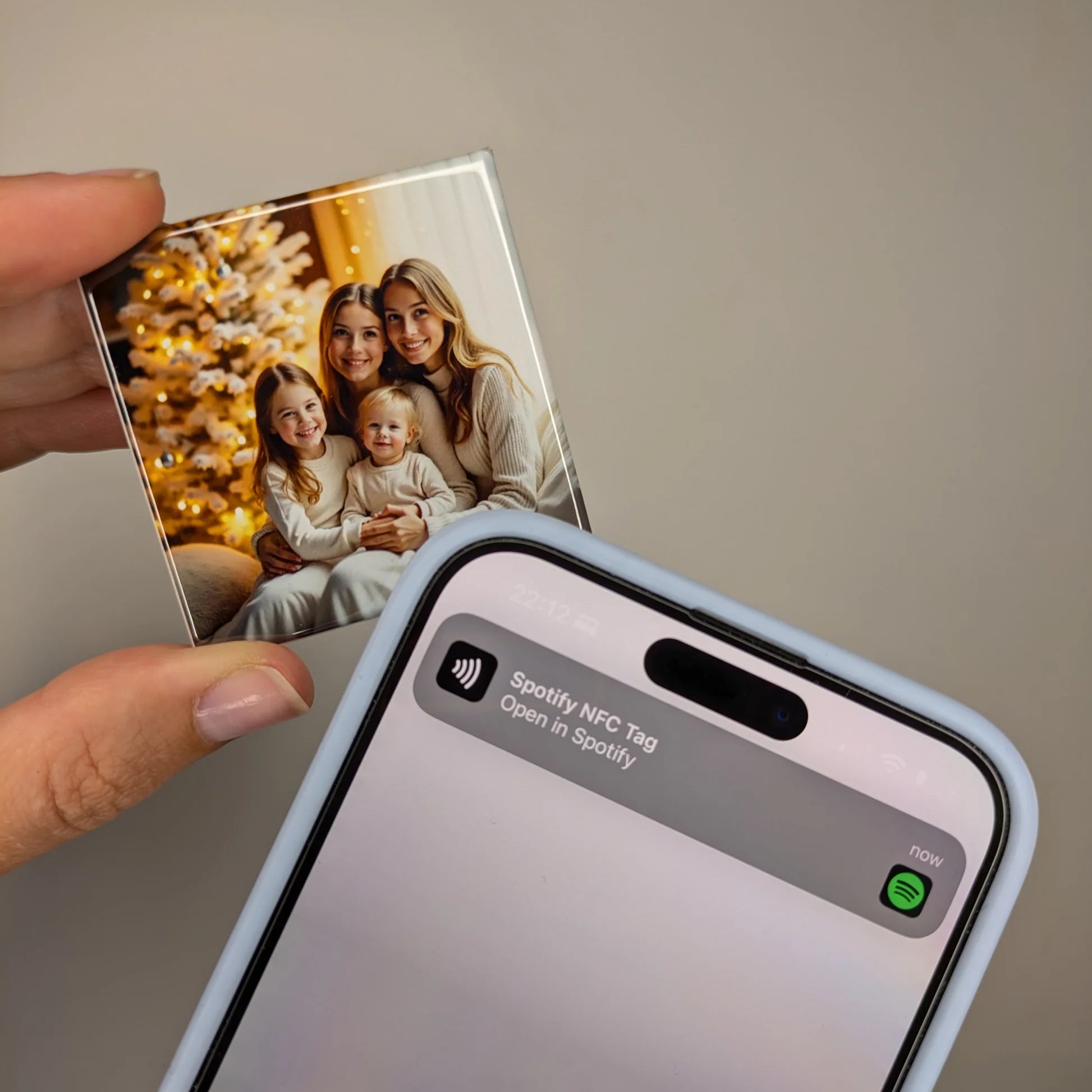 Scanning NFC photo magnet with iPhone to play music